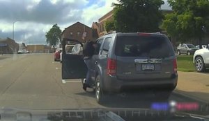 Un policier agresse un automobiliste