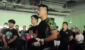 Combat entre le combattant MMA Xu Xiaodong et le maître tai-chi Ma Baoguo interrompu par la police, entrainant l'arrestation de Xu