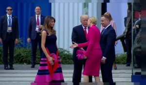 Poignée de mains ratée avec la 1ère dame polonaise, Trump boude