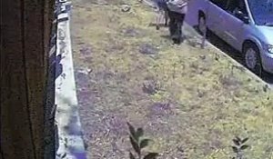 Une femme kidnappée filmé par une caméra de surveillance