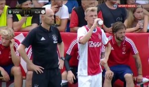 Un joueur d'Ajax Amsterdam fait un malaise cardiaque en plein match
