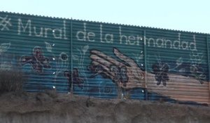 Un mur de couleurs entre le Mexique et les États-Unis