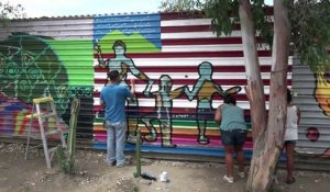 Un mur de couleurs entre le Mexique et les États-Unis