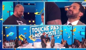 Cyril Hanouna - TPMP : son combat de pinces à linge avec La Montagne de "Games of Thrones"