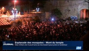 Esplanade des mosquées - Mont du temple: des milliers de musulmans se réunissent pour prier à l'extérieur
