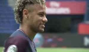 Foot - PSG : Neymar présenté au Parc des Princes