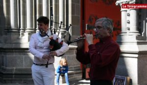 Festival missionnaire. Bombarde et cornemuse pour accueillir la communauté Aïn Karem