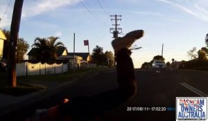 Australie : Un motard n'arrive pas à éviter le choc !