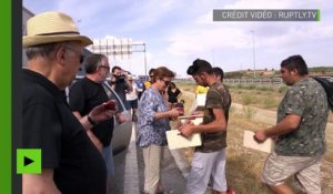 Mobilisation pour le prix des pêches : des agriculteurs espagnols perturbent la circulation