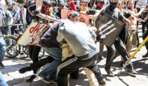 En Californie, des heurts éclatent entre anti-fascistes et pro-Trump