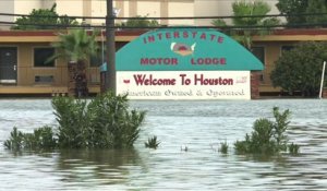 Les autoroutes sont toujours inondées à Houston