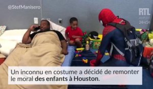Texas : un Spiderman se rend au chevet des enfants victimes de la tempête