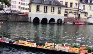 Livraison de fruits et légumes en barque à Strasbourg (Vidéo)
