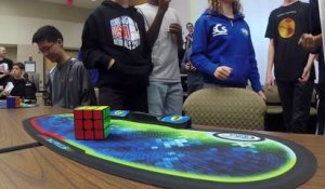 Nouveau record du monde de Rubik's Cube en 4,69 secondes