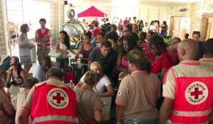 Irma : des sinistrés de Saint-Martin regagnent Point-à-Pitre