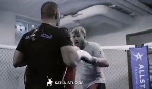 Ce combattant MMA met son coach KO sans le vouloir