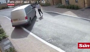 Un livreur Amazon oublie son frein à main et explose son camion (Vidéo)