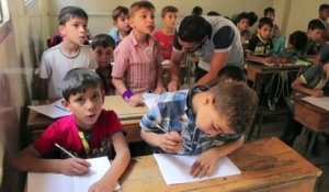 Syrie: les élèves d’une ville assiégée retournent à l’école