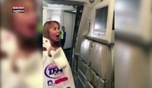 Un pilote de l'air fait une surprise à sa mère qui embarque dans son avion (vidéo)