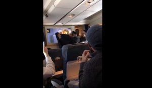 Des juifs orthodoxes censurent un film dans un avion