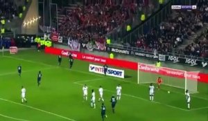 Une barrière s'effondre pendant le match Amiens-Lille - 18 blessés dont 3 graves - Le match est définitivement arrêté -