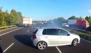 Un bus s'arrête juste à temps