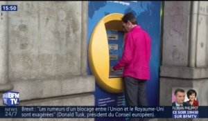 Des Catalans retirent leur l'argent pour protester contre les banques qui ont quitté la région
