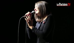 Marina Kaye chante « Something » en live au Parisien