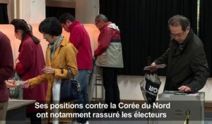 Les japonais bravent la pluie pour aller voter (2)