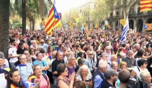 Les élus catalans entonnent l'hymne de la Catalogne après le vote de la motion d'indépendance