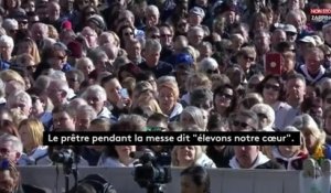 Le Pape François fustige les téléphones portables en pleine messe (vidéo)