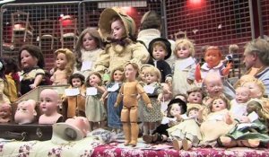 Visiteurs et exposants racontent leur passion des poupées