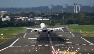 Ce pilote de ligne tente de poser son avion à 2 reprise en pleine tempete