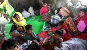 Rohingyas: des réfugiés en route pour les camps au Bangladesh