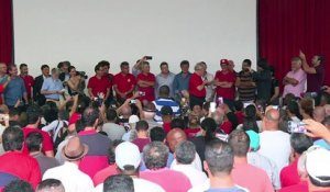 Brésil:"Je suis extrêmement tranquille" dit Lula à ses militants
