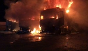 Trois camions de transport prennent feu à Pouxeux