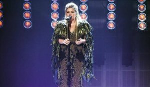 AMAs 2017: Kelly Clarkson Performs 'Miss Independent,' 'Love So Soft' | Billboard News