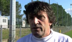 Le défenseur du FC Istres Michaêl Bosqui et José Pasqualetti
