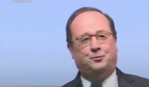 François Hollande reçoit le Grand prix de l'humour politique... avec humour