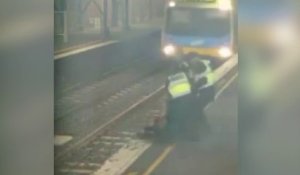 Cette femme est sauvée in extremis avant le passage d'un train