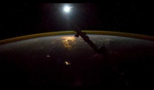 Superbe : un lever de Lune filmé depuis la Station spatiale internationale