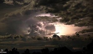 Tempête électrique en Australie suite au passage du Cyclone Dahlia