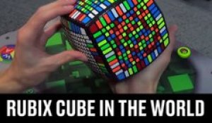 Il termine le plus grand rubik's cube du monde