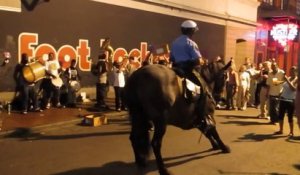 Un policier danse avec son cheval à La Nouvelle-Orléans