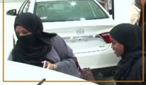 Ces Saoudiennes découvrent leur premier salon auto avant même de pouvoir conduire