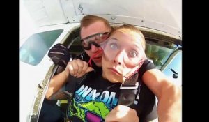 Lors d'un saut en parachute une fille perd son dentier  !
