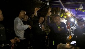 Thaïlande : les enfants piégés dans une grotte retrouvés "sains et saufs"