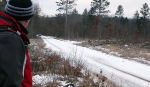 il se fait percuter par une voiture de Rallye