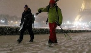 Bouchons, transports supprimés: la France bloquée par la neige