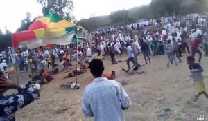 En plein festival en Inde, plusieurs hommes se font électrocuter et chute au sol